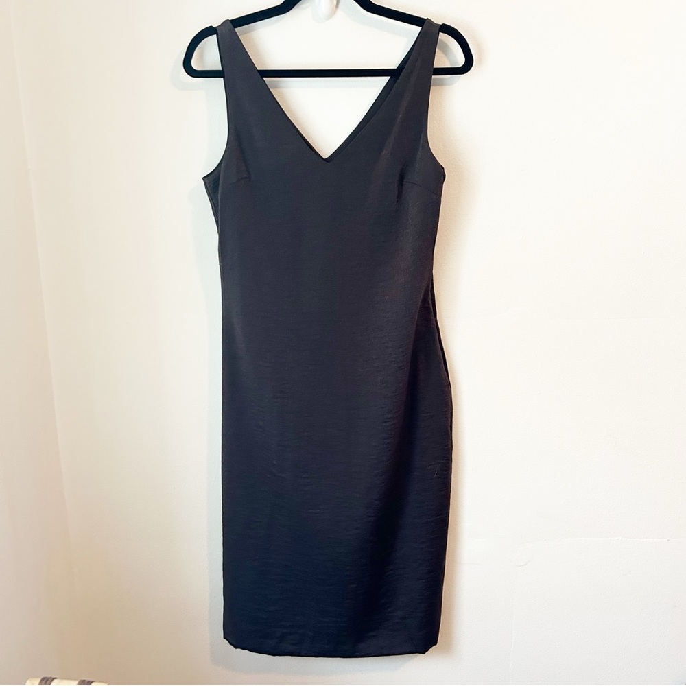 Banana Republic Black Shimmery Sleeveless V-neck Shift Dress - size 2